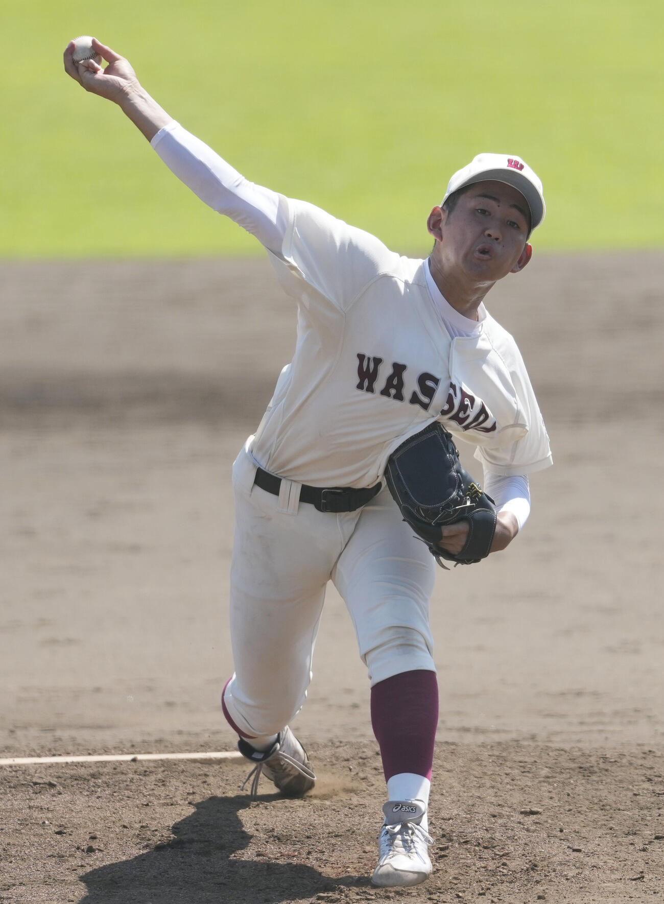 八王子対早実　5回表から登板し力投する早実・小俣颯汰（撮影・小島史椰）
