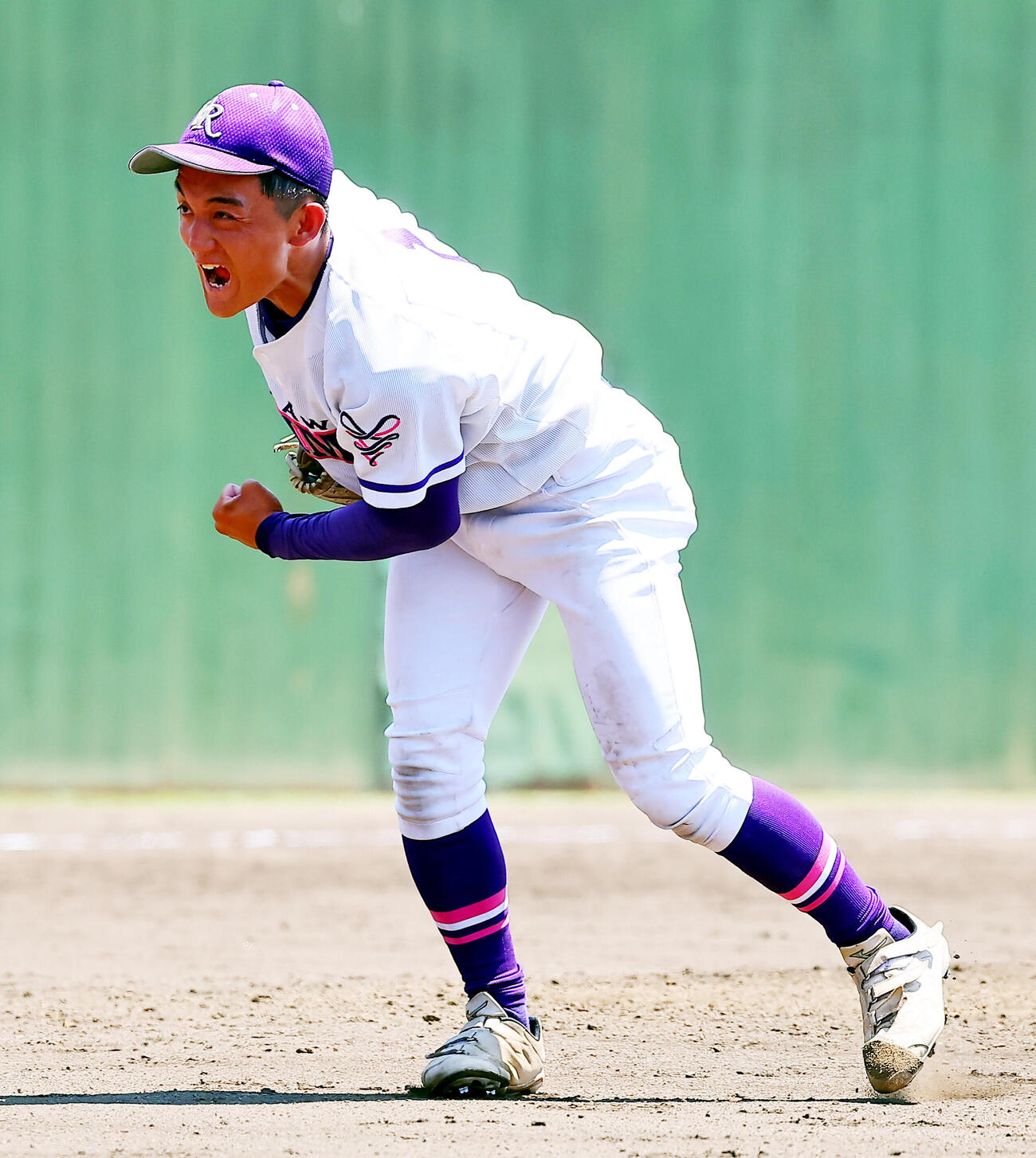 叡明対浦和麗明　完投勝利を挙げ喜ぶ浦和麗明・釼持優人（撮影・野上伸悟）