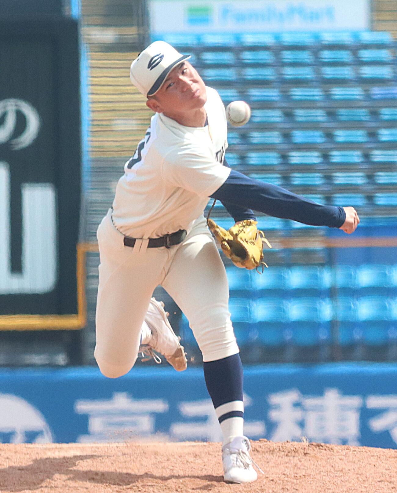 第108回全国高校野球東東京大会　2回戦　修徳対城西　2死満塁のピンチを抑えた修徳・清水咲愛（撮影・栗林真菜）