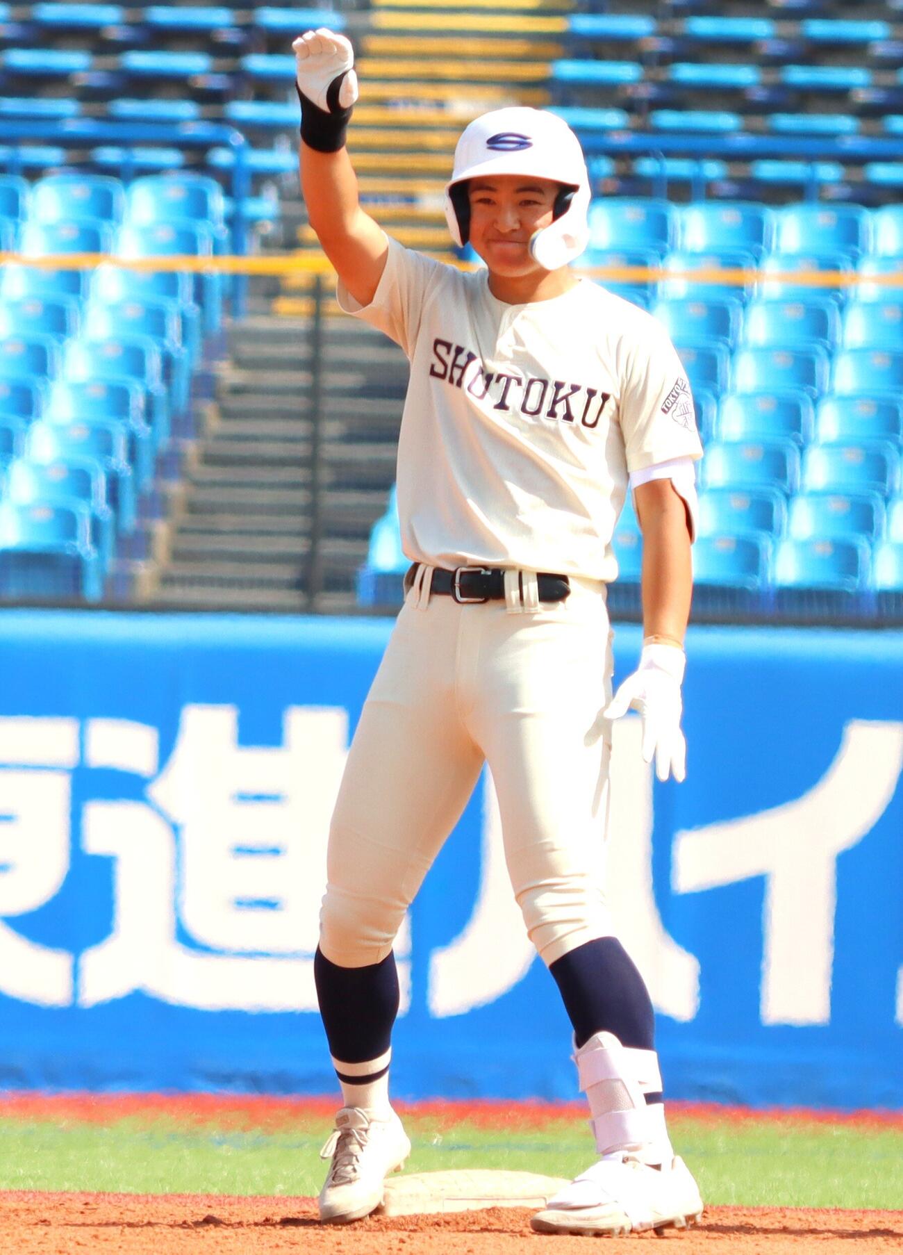 第108回全国高校野球東東京大会　2回戦　修徳対城西　初回に先制の適時打を放った修徳・田島維力（撮影・栗林真菜）