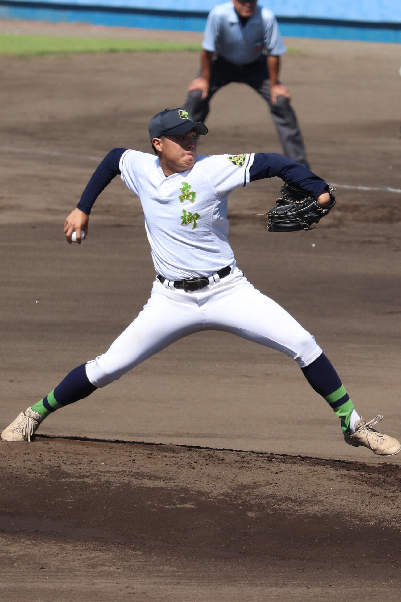 高校野球千葉大会2回戦　力投する沼南高柳・秋谷響（撮影・服部航大）