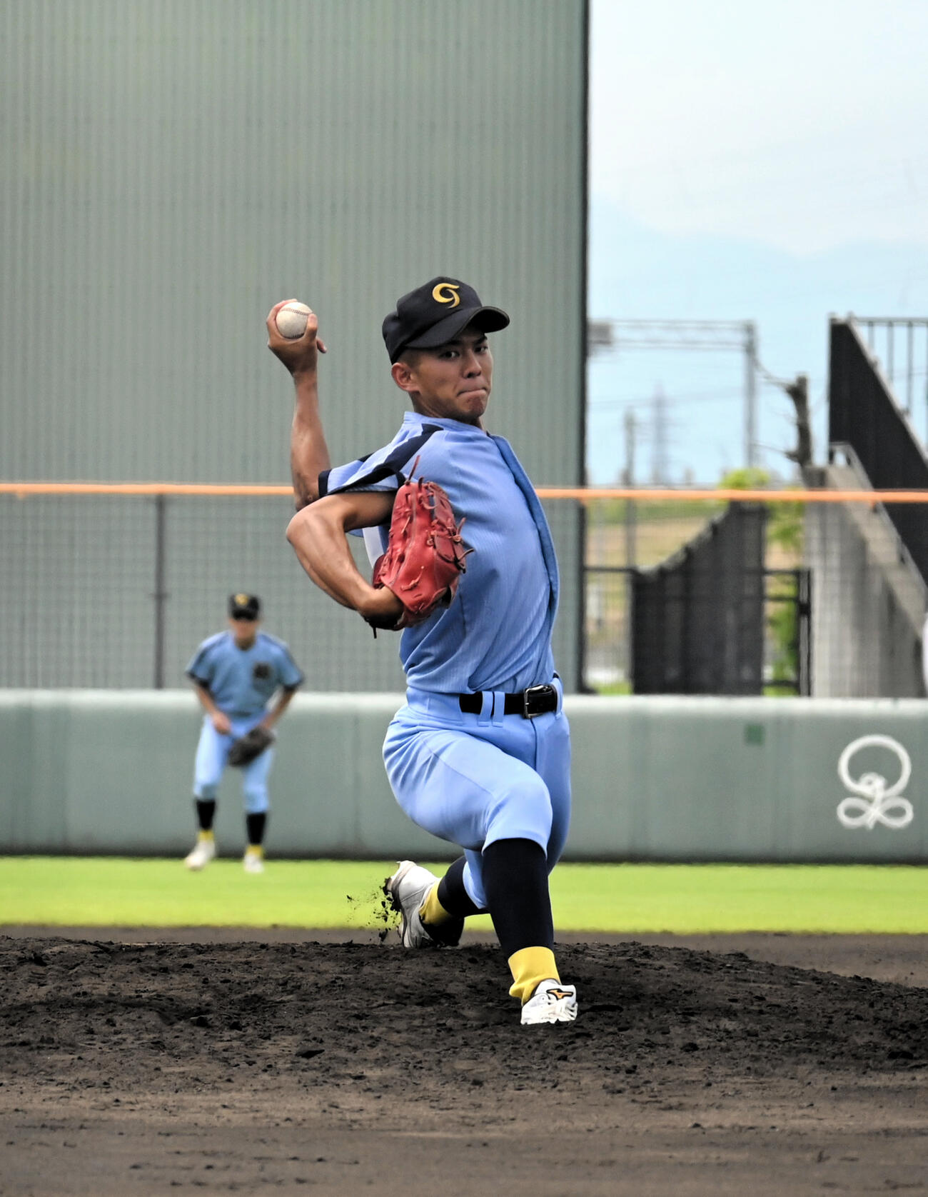 富山工戦で最速156キロをマークした高岡第一・前田侑大（朝日新聞）