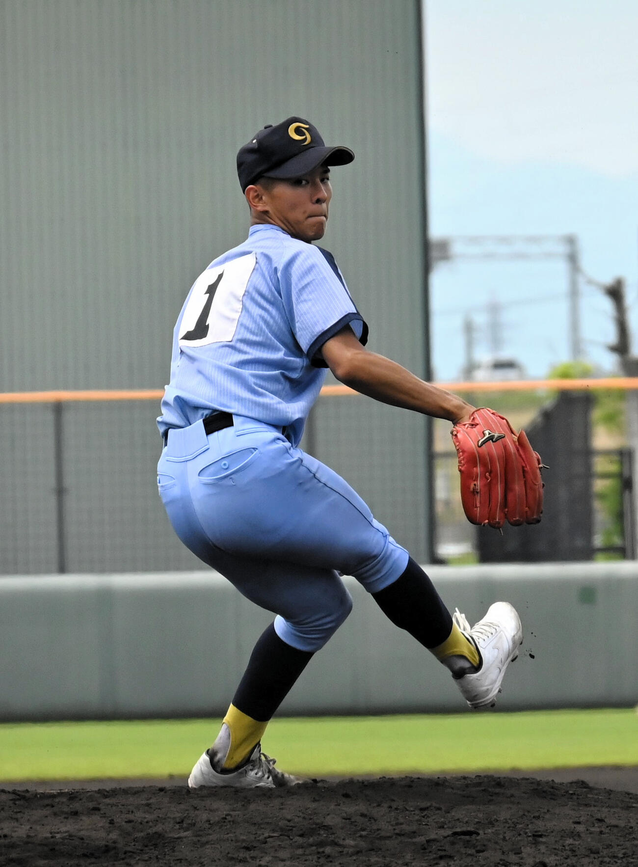 富山工戦で最速156キロをマークした高岡第一・前田侑大（朝日新聞）