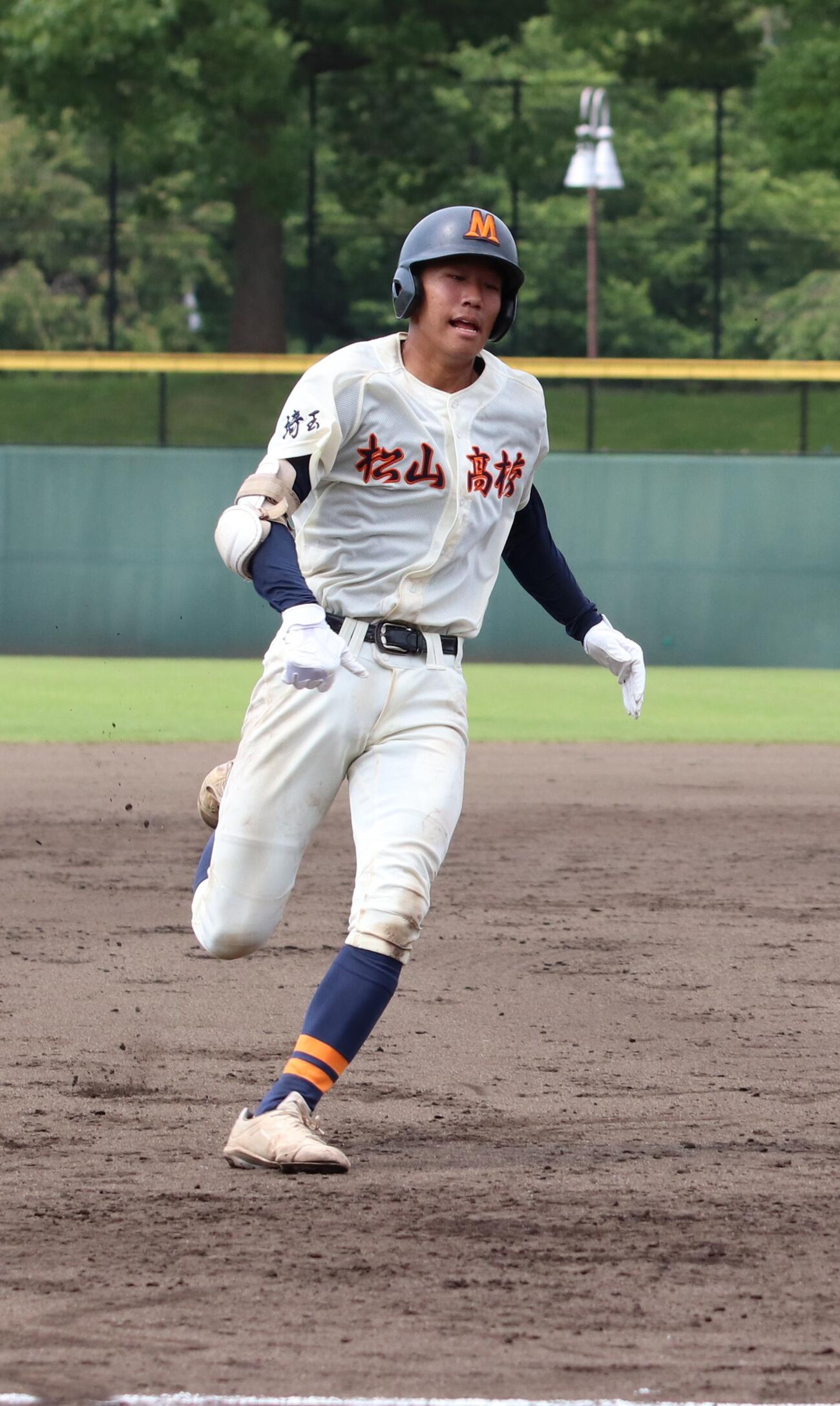 第108回全国高校野球埼玉大会　2回戦　大宮対松山　3回裏2死二塁、適時三塁打を放ち懸命に走る松山・吉田翔梧（撮影・会田京叶）＝2026年7年11日
