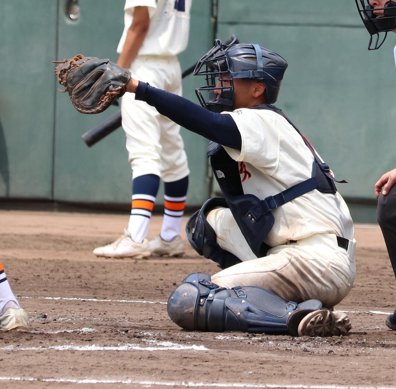 第108回全国高校野球埼玉大会　2回戦　大宮　6回表松山・吉田兼梧の球を受ける吉田翔棋（撮影・会田京叶）＝2026年7年11日