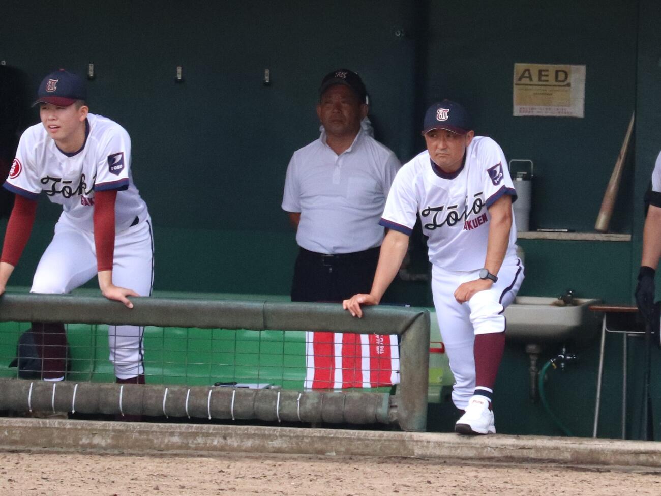 夏、初采配を奮う、桐光学園の天野喜英監督（撮影・保坂淑子）