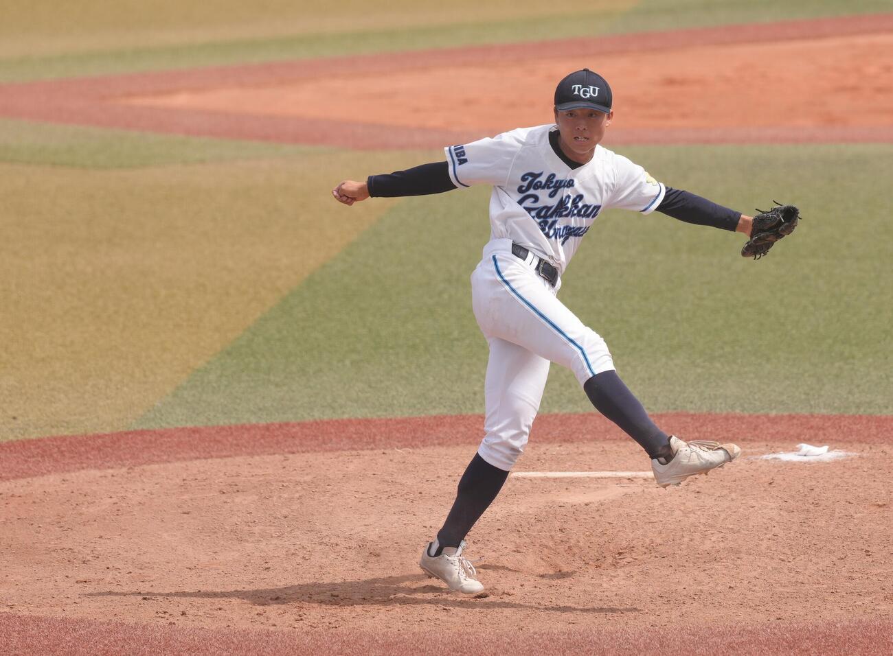 東京学館対東京学館浦安　完封勝利を挙げた東京学館浦安・大家雅史（撮影・足立雅史）