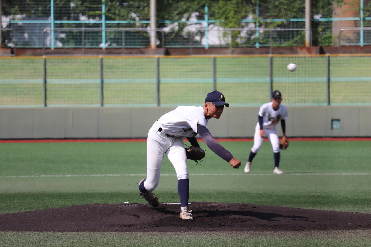 緑風冠対金光大阪　5回完全試合の投球をみせた金光大阪・猪井朝陽