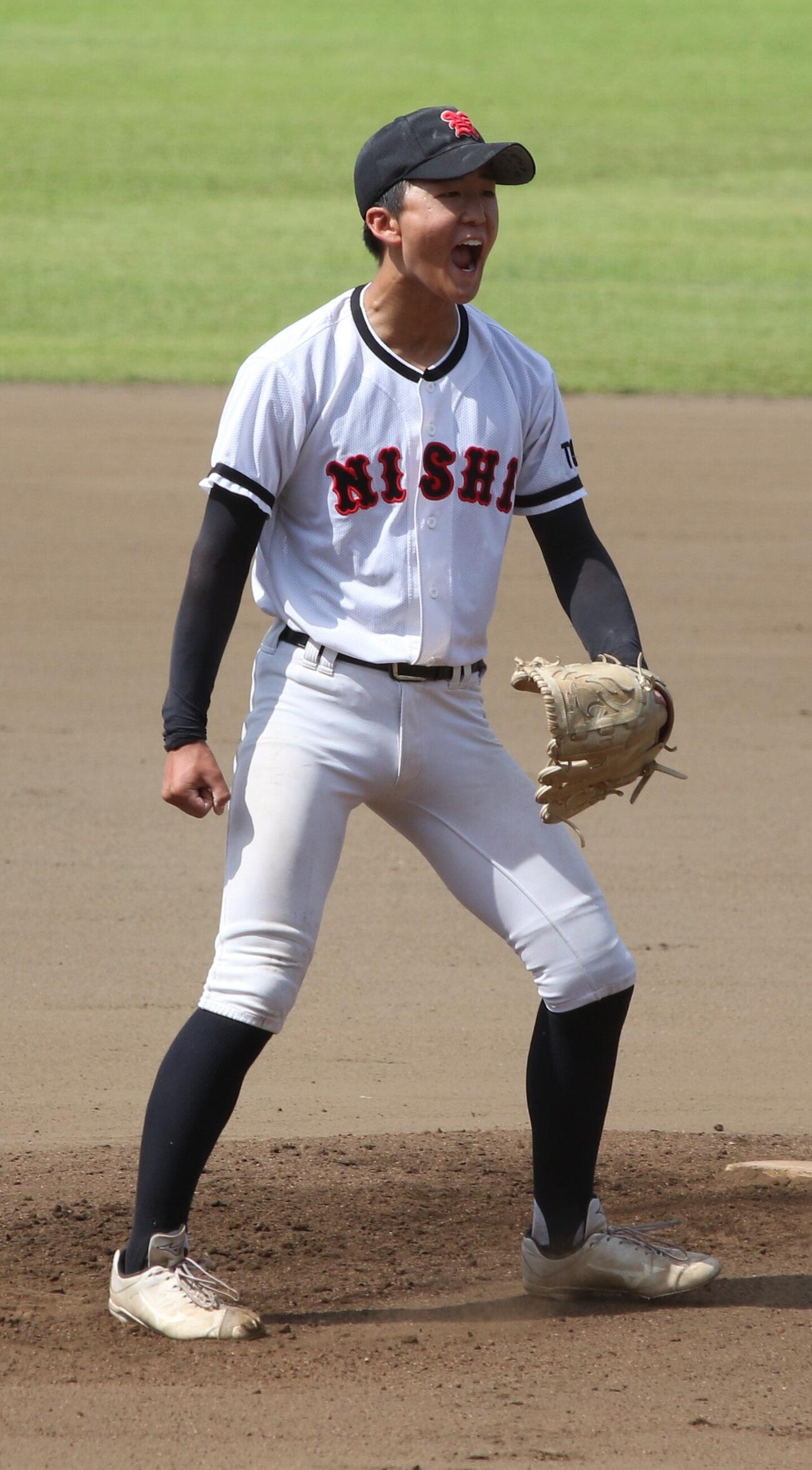 武蔵戦で三振を奪い雄たけびをあげる西・高田英佑（撮影・田島優大）