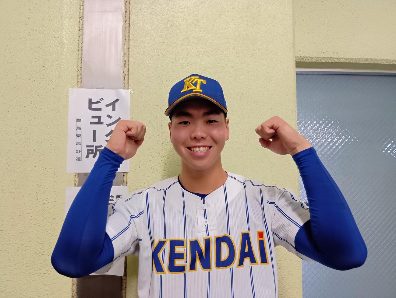 群馬大会2回戦で142キロをマークした健大高崎の石垣聡志投手はガッツポーズ