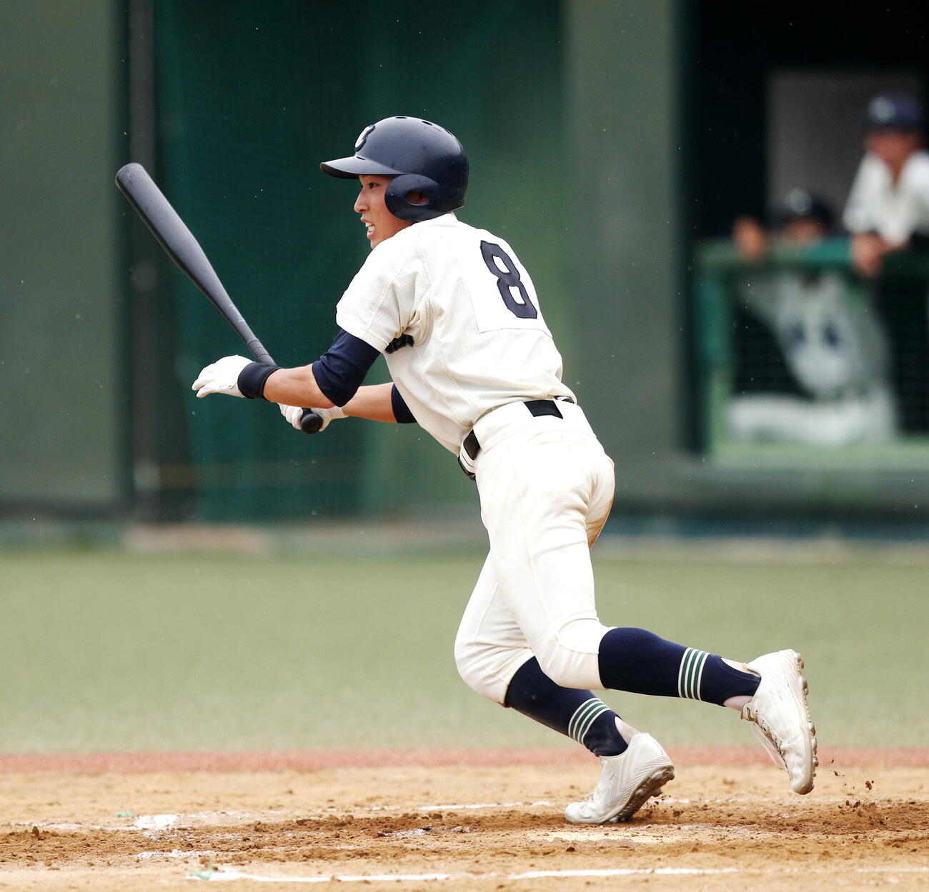 仙台三対松島　2回表2死満塁、中前適時打を放つ仙台三・服部恵士（撮影・木村有優)