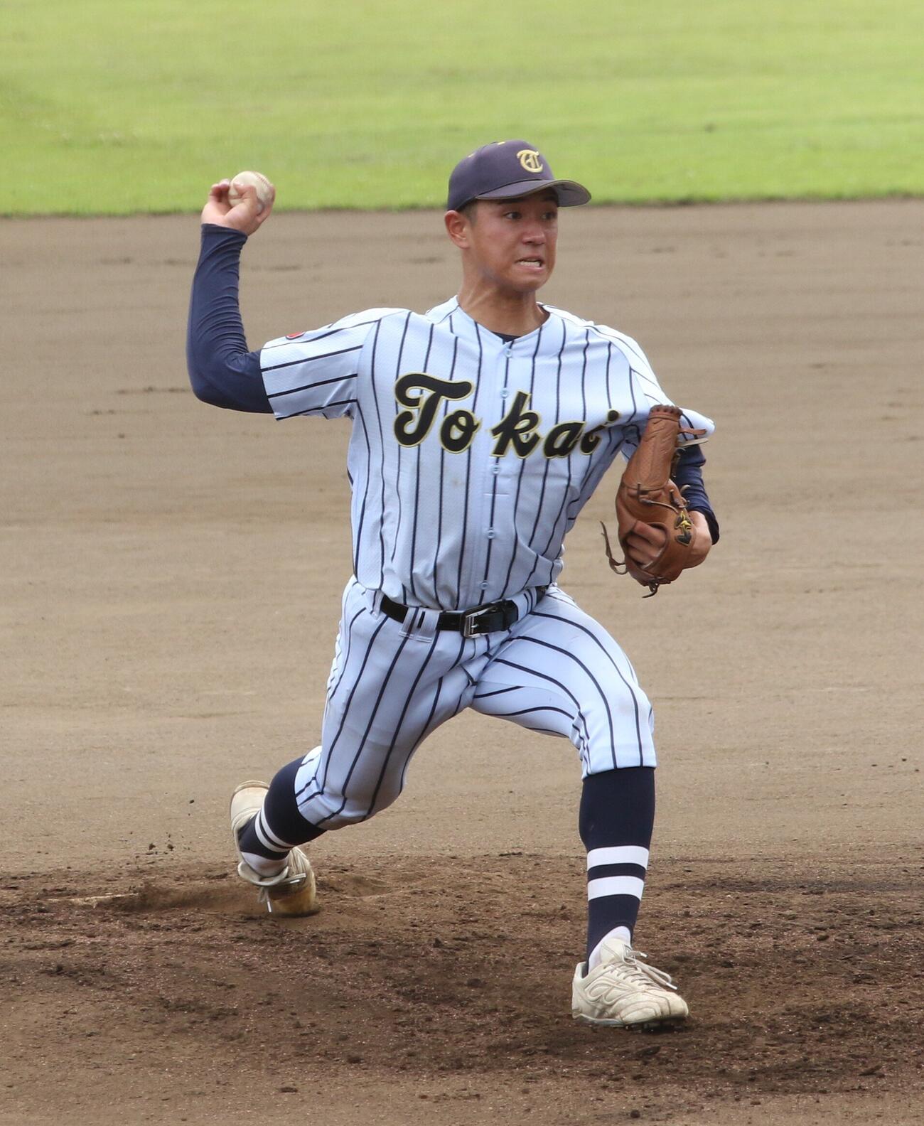 2番手として登板した東海大菅生・薗部大輔（撮影・田島優大）＝2026年7月12日