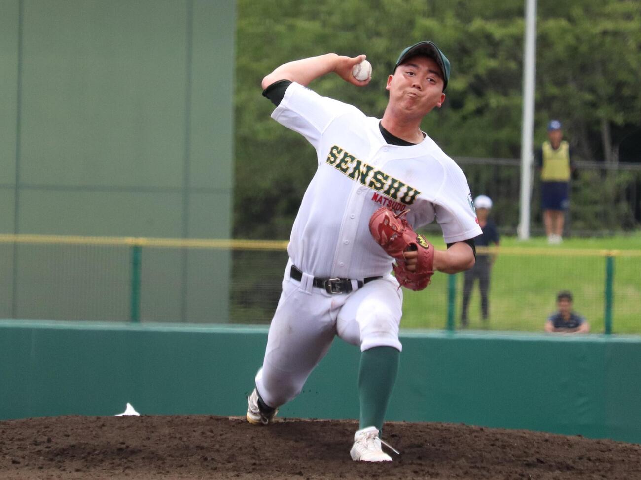 専大松戸対四街道　5回参考ながら完全試合を決めた専大松戸、先発の小俣太陽（撮影・保坂淑子）
