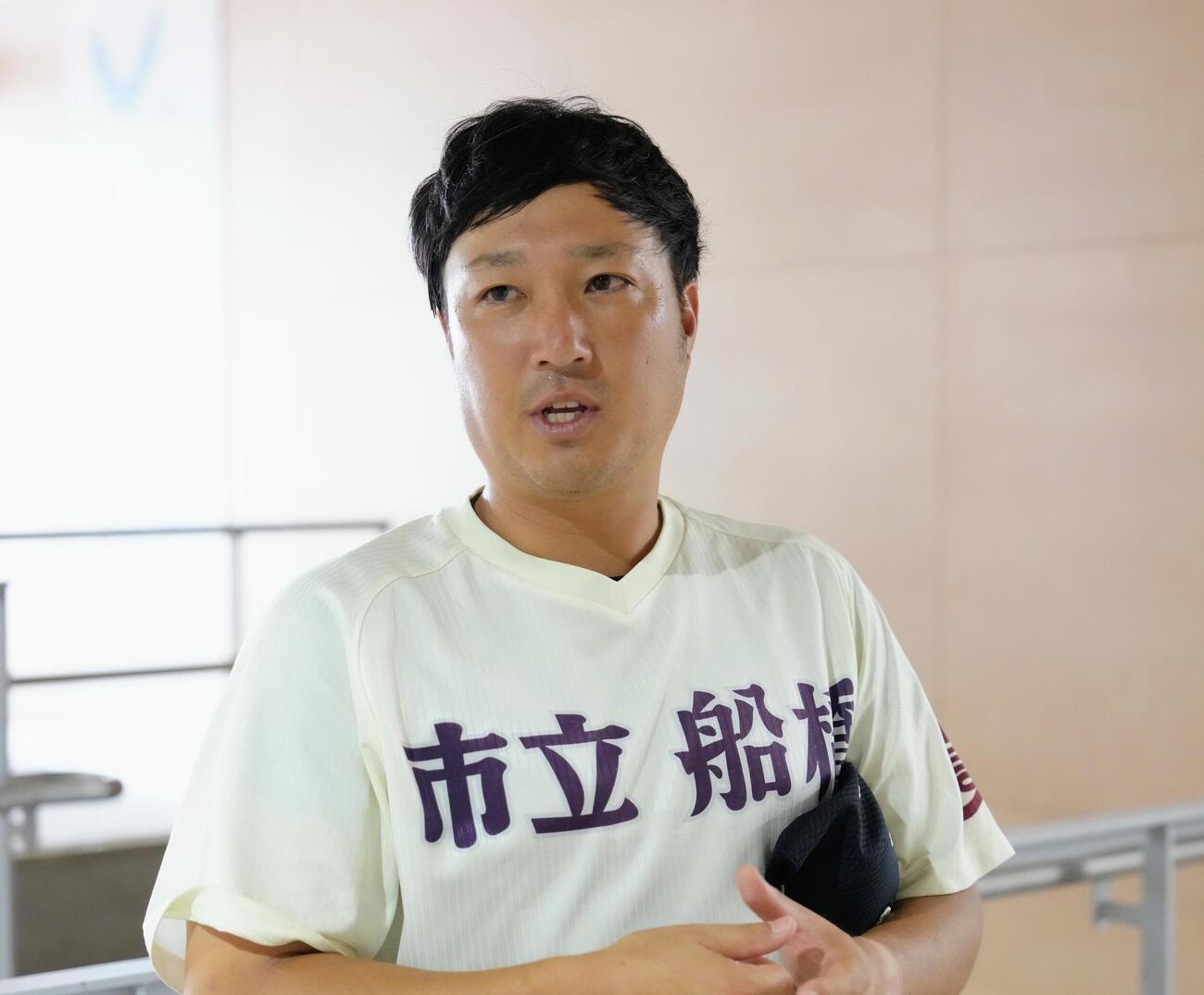 千葉南対市船橋　試合後、取材に応じる市船橋・野田和宏監督（撮影・足立雅史）