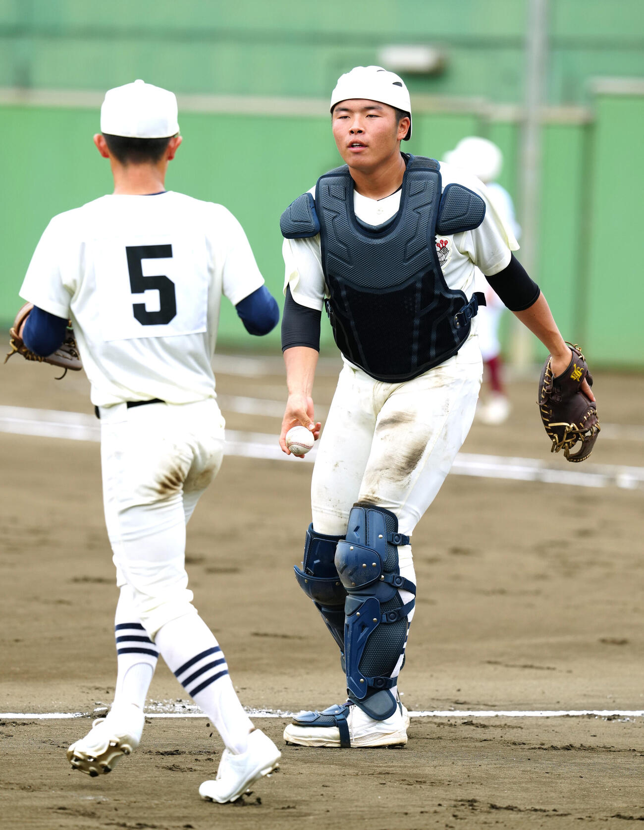 翔陽対日大三　日大三捕手の田中諒（右）（撮影・江口和貴）