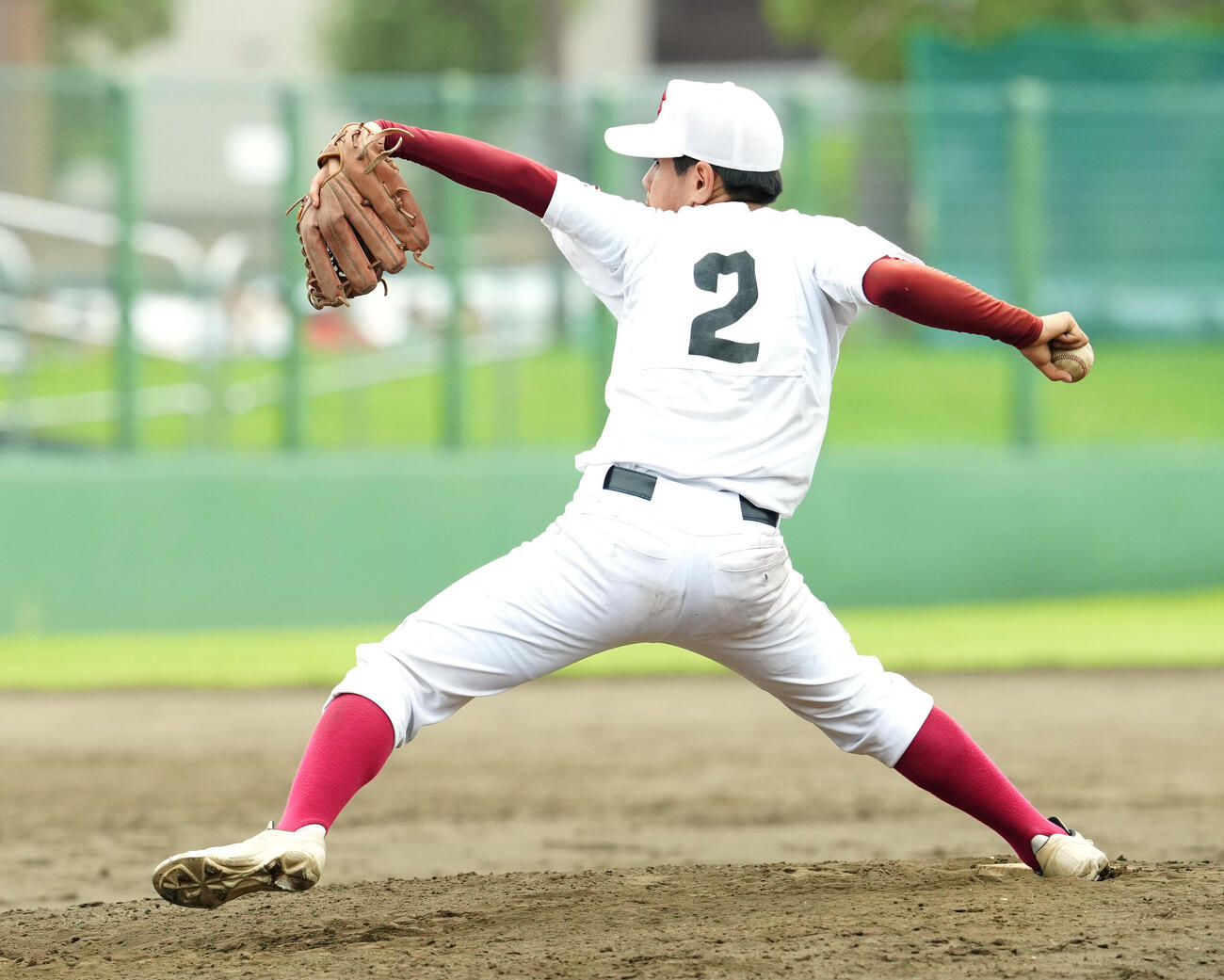 翔陽対日大三　4回裏、投球する翔陽3番手の新倉迅人（撮影・江口和貴）