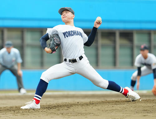 住吉対横浜 力投する横浜2番手の中嶋海人(撮影・江口和貴)