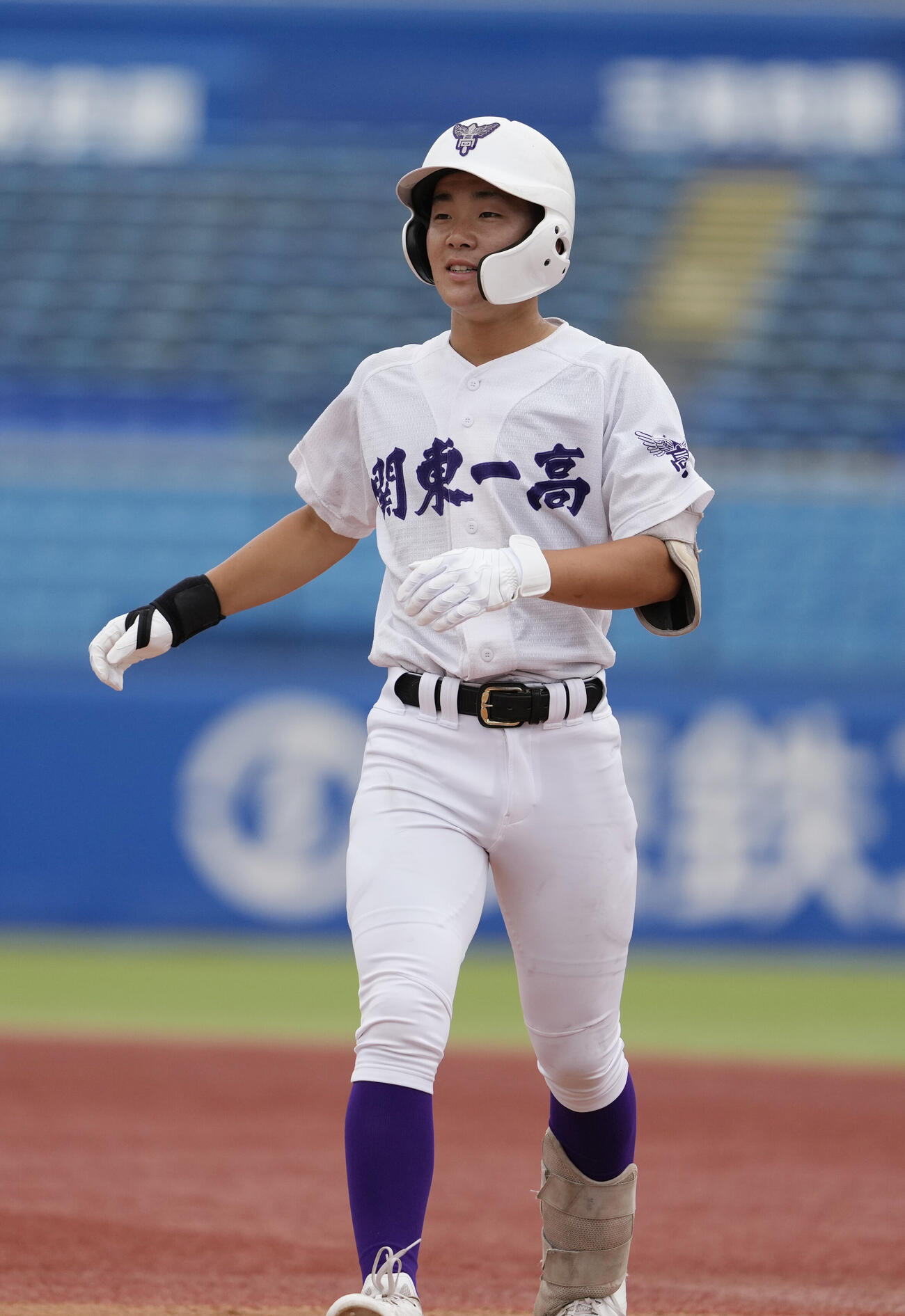 筑波大付対関東一　1回裏関東一1死三塁、先制適時打を放ち出塁する田沢心（撮影・小島史椰）