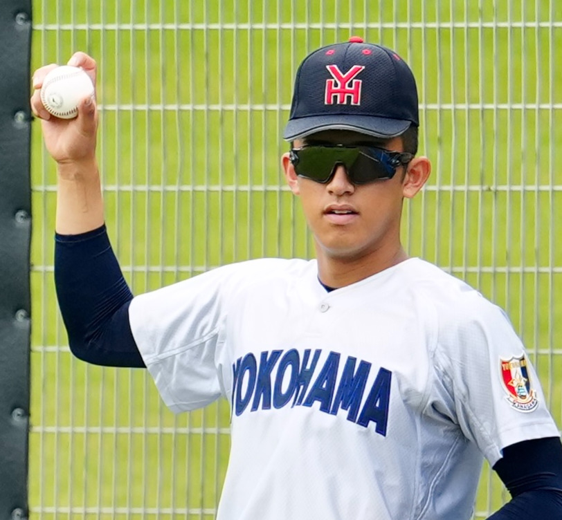 住吉対横浜　試合前練習を行う横浜・織田翔希（撮影・江口和貴）