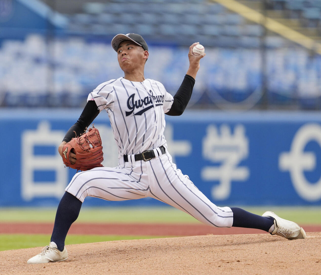 足立学園対岩倉　力投する岩倉先発の小林辰生（撮影・小島史椰）