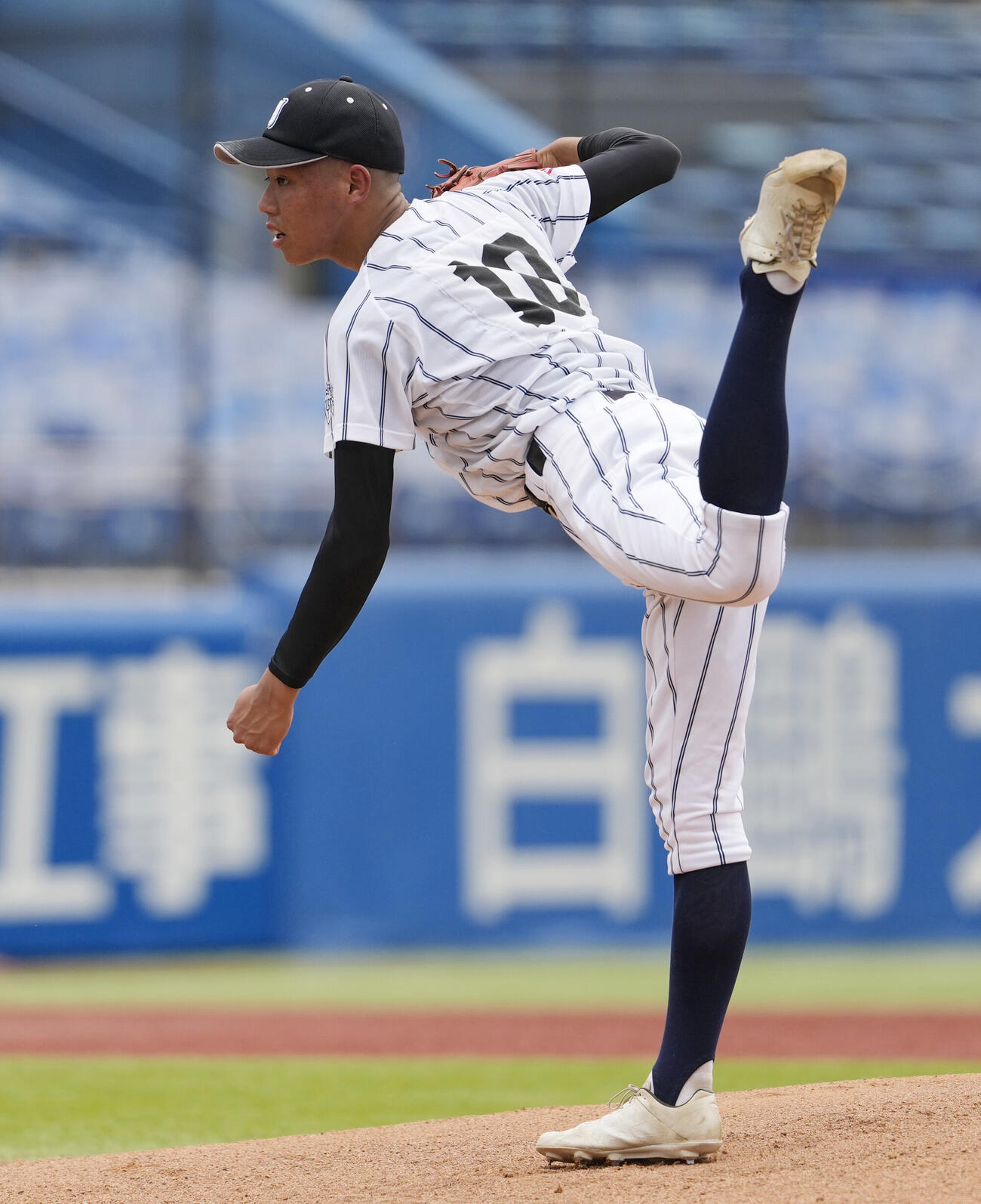 足立学園対岩倉　力投する岩倉先発の小林辰生（撮影・小島史椰）