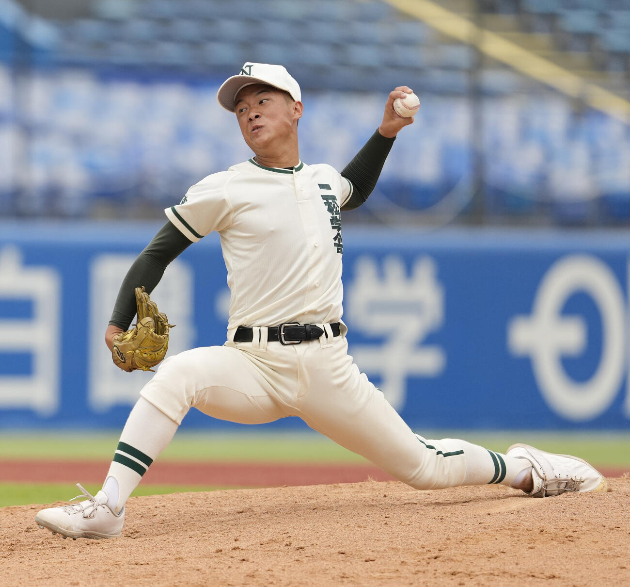 日大豊山対二松学舎大付　5回表から登板し力投する二松学舎大付・小高稜真（撮影・小島史椰）