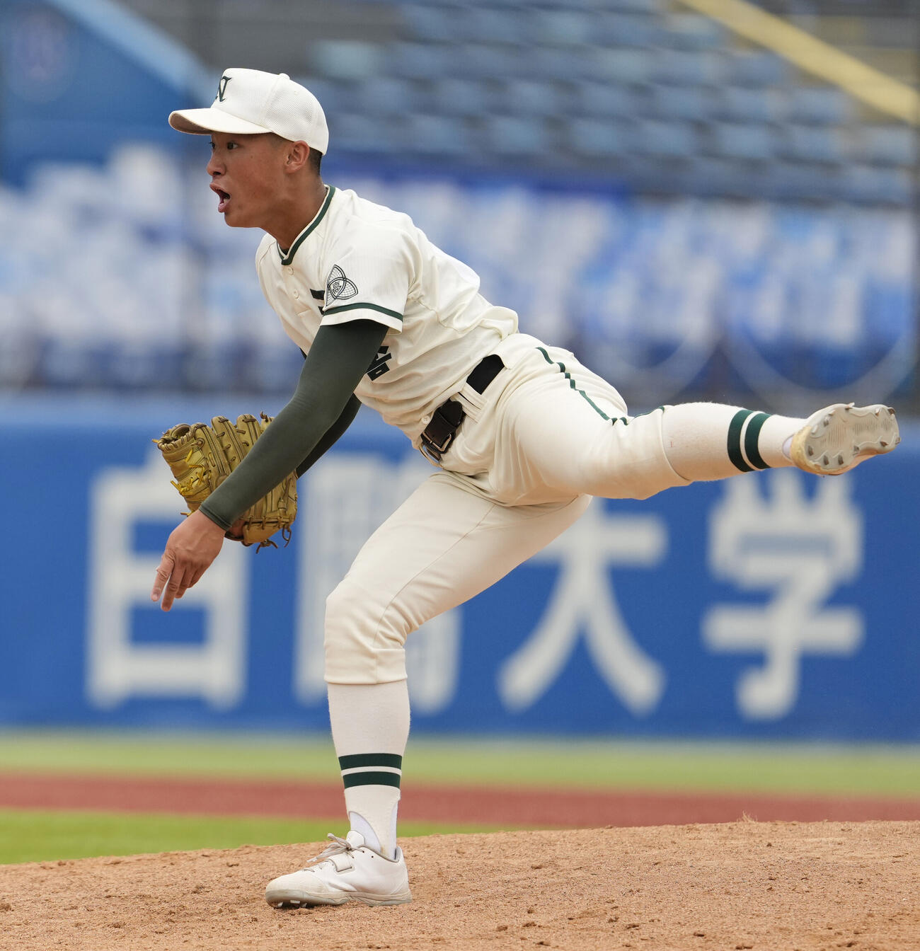 日大豊山対二松学舎大付　5回表から登板し力投する二松学舎大付・小高稜真（撮影・小島史椰）