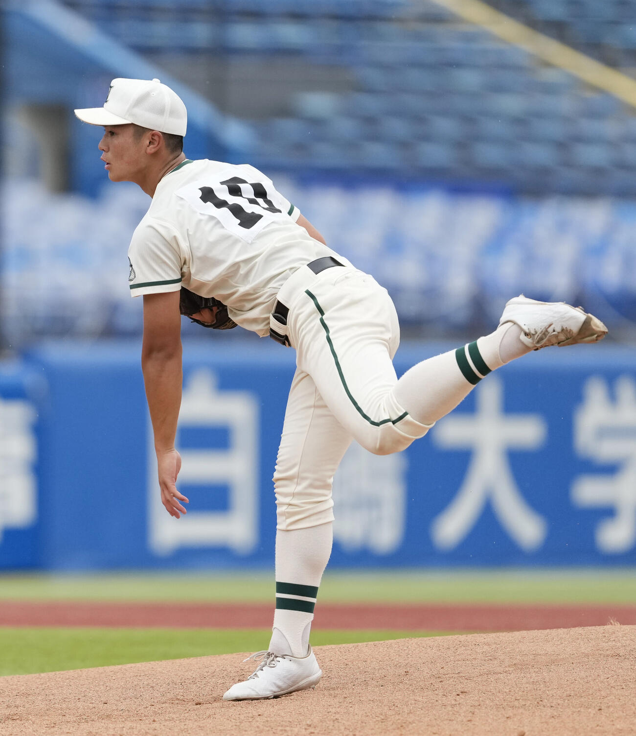 日大豊山対二松学舎大付　力投する二松学舎大付先発の川島連十（撮影・小島史椰）