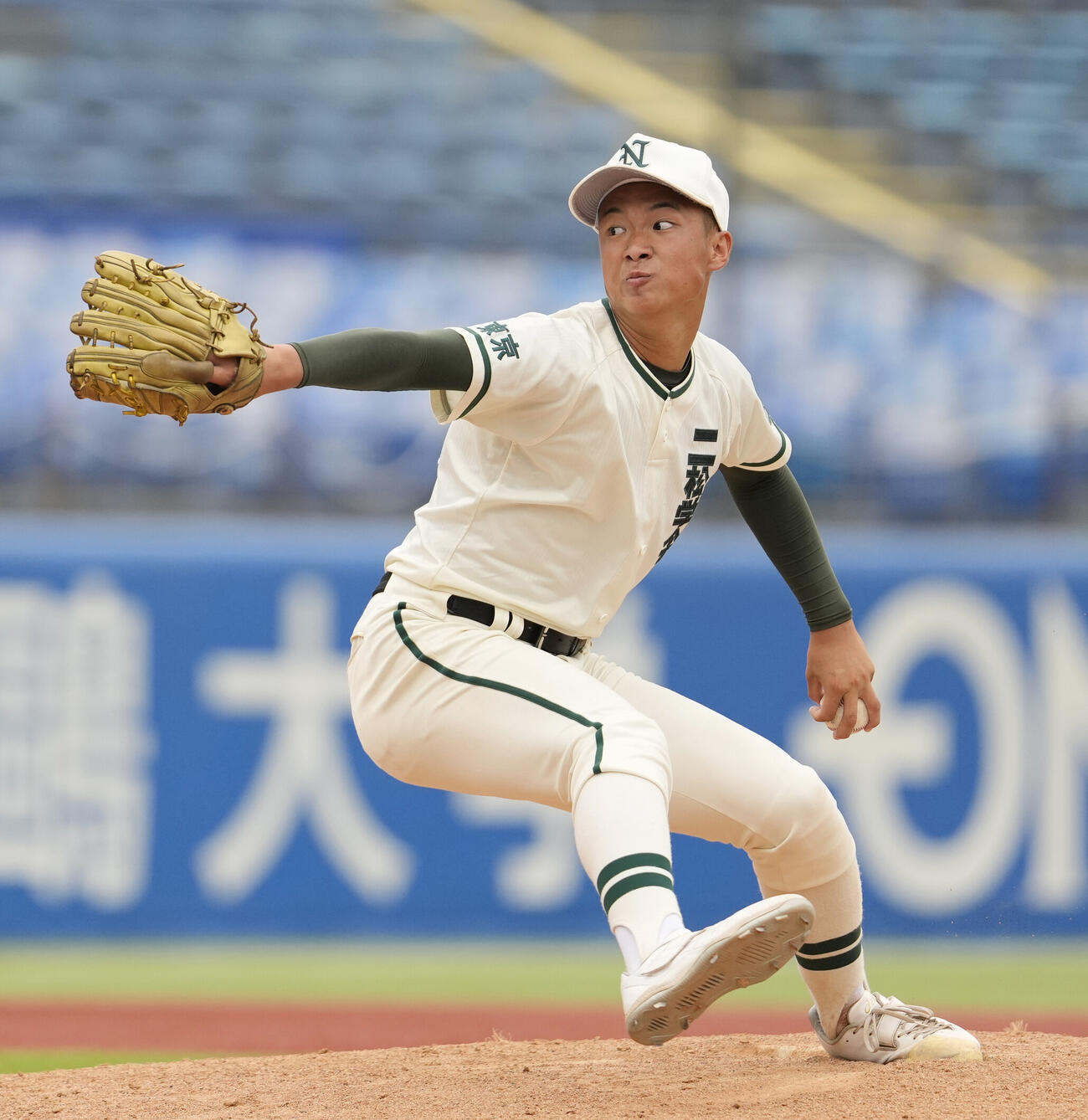 日大豊山対二松学舎大付　5回表から登板し力投する二松学舎大付・小高稜真（撮影・小島史椰）