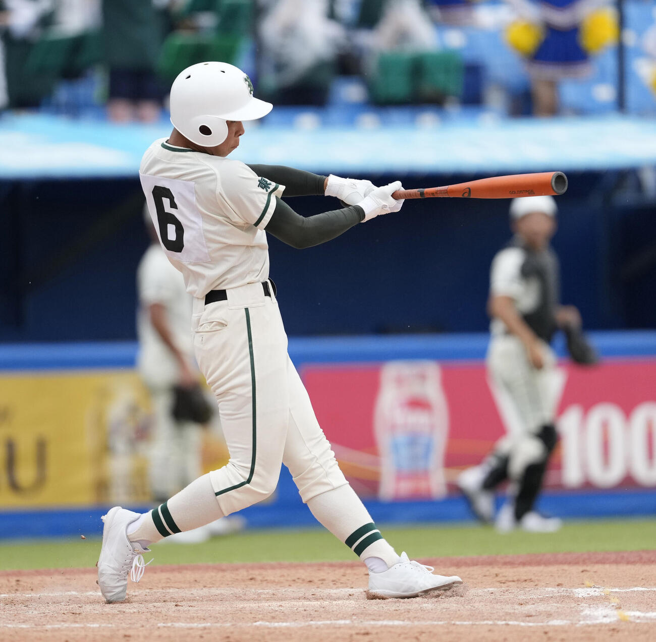 日大豊山対二松学舎大付　2回裏二松学舎大付2死一、三塁、左前適時打を放つ岡野大陽（撮影・小島史椰）
