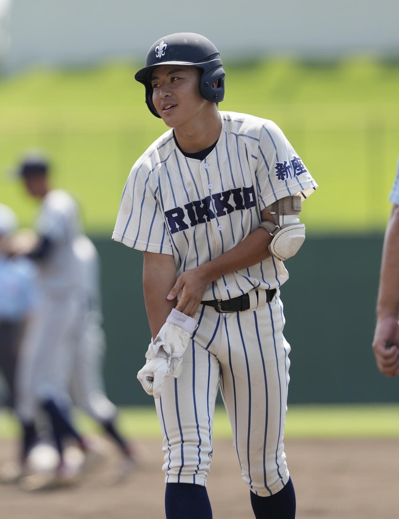 蓮田松韻対立教新座　2回裏立教新座無死二、三塁、2点適時打を放ち出塁する安田潤生（撮影・小島史椰）