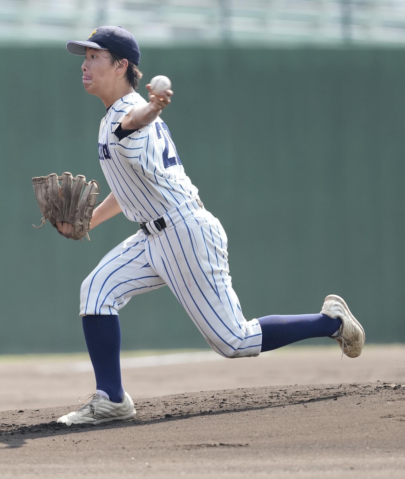 蓮田松韻対立教新座　力投する先発の立教新座・中川勇有誠（撮影・小島史椰）