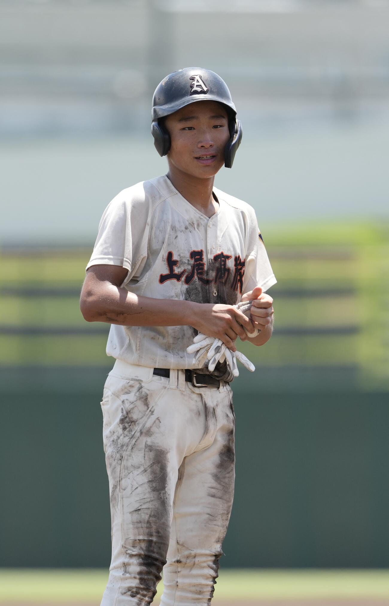 上尾対細田学園　5回表上尾2死三塁、先制適時三塁打を放ち出塁する橋本和武（撮影・小島史椰）