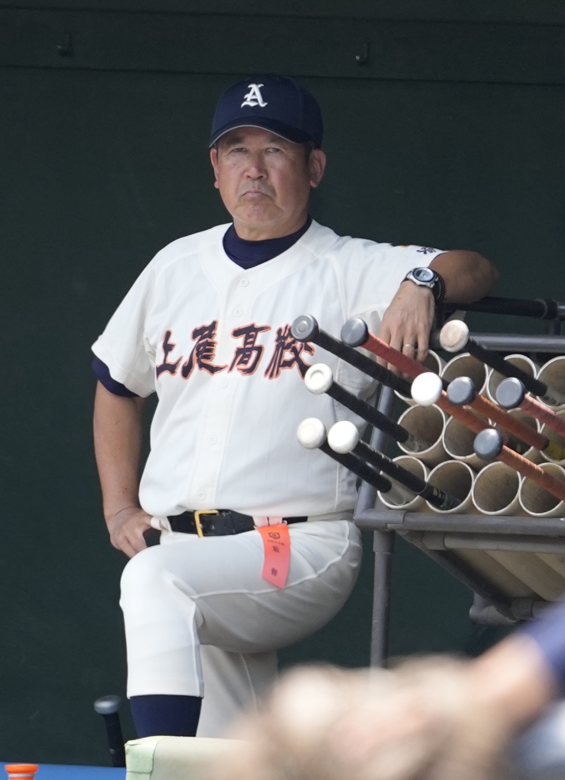 上尾対細田学園　戦況を見つめる上尾・高野和樹監督（撮影・小島史椰）