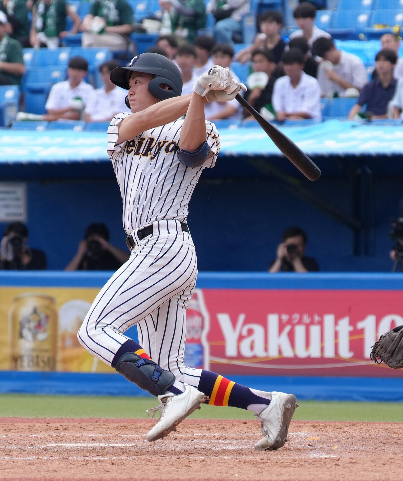 大東大第一対帝京　4回裏帝京1死二、三塁、目代龍之介は2点適時三塁打を放つ（撮影・足立雅史）