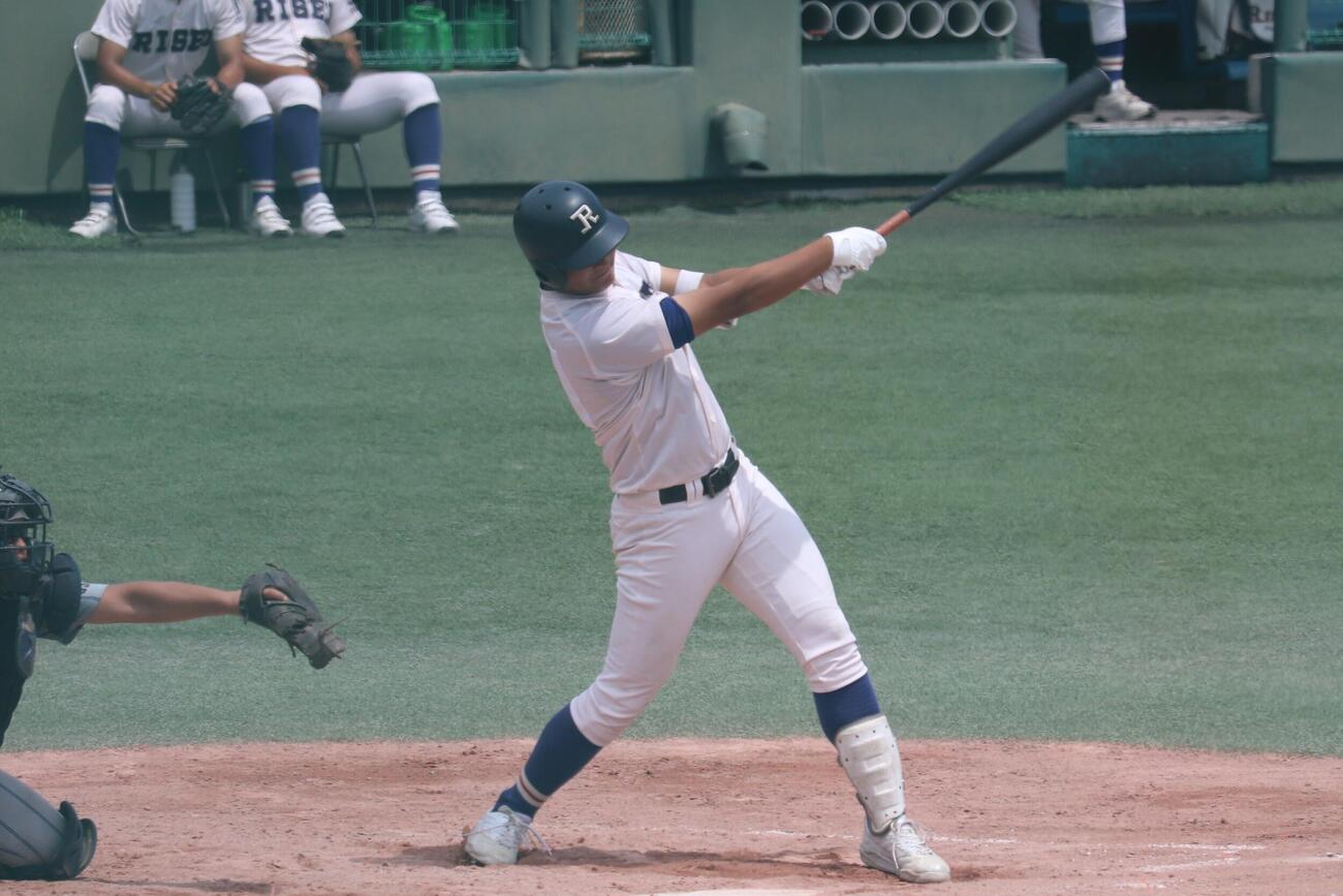 履正社対千里青雲　第1打席に続き第3打席でも適時打を放った履正社・辻竜乃介