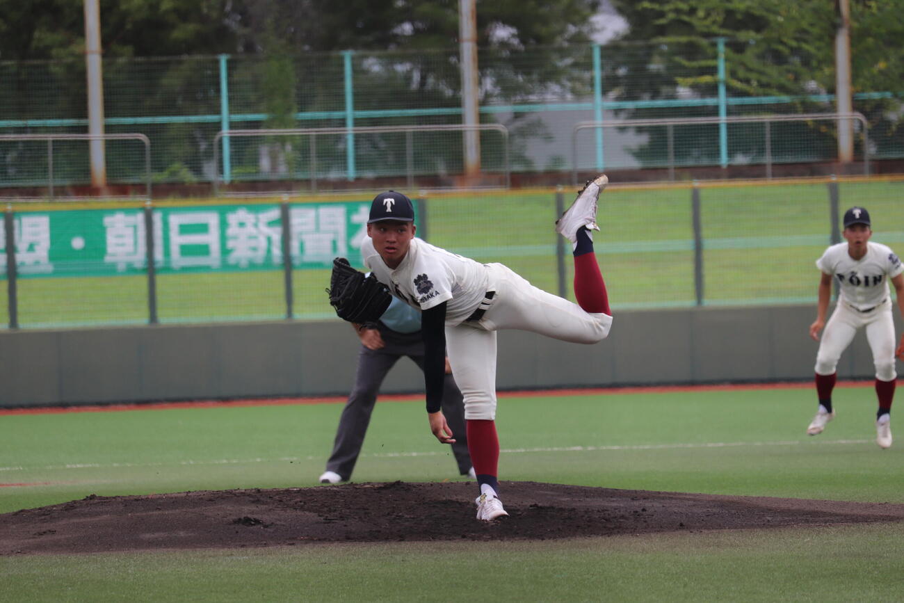 汎愛対大阪桐蔭　先発の大阪桐蔭・小川蒼介（撮影・佐藤妙月）