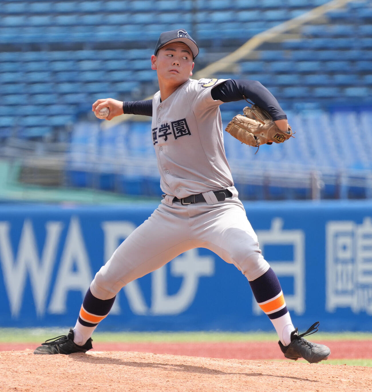 東亜学園対王子総合　東亜学園先発の嶋貫快斗（撮影・足立雅史）