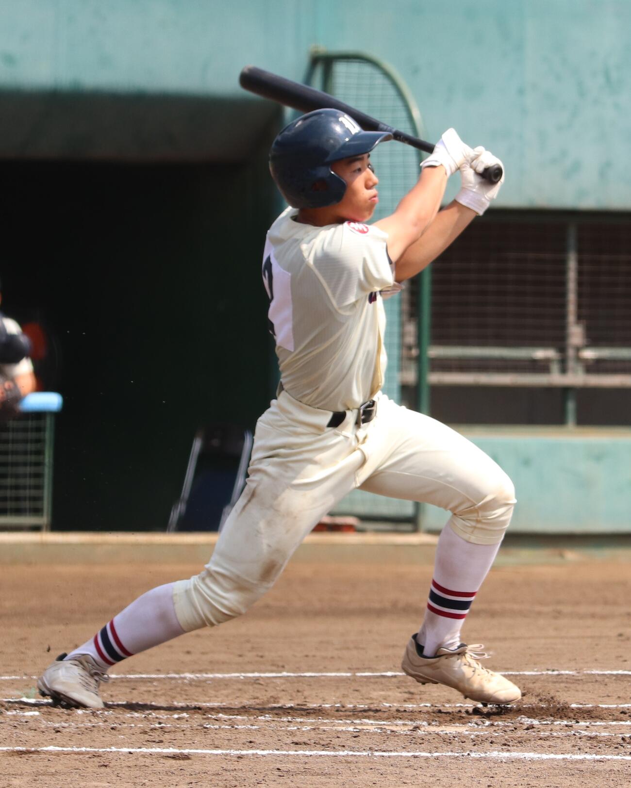 第108回全国高校野球埼玉大会　3回戦　熊谷工対県浦和　1回表2死満塁、3点適時三塁打を放つ県浦和・尾崎慎之助（撮影・会田京叶）