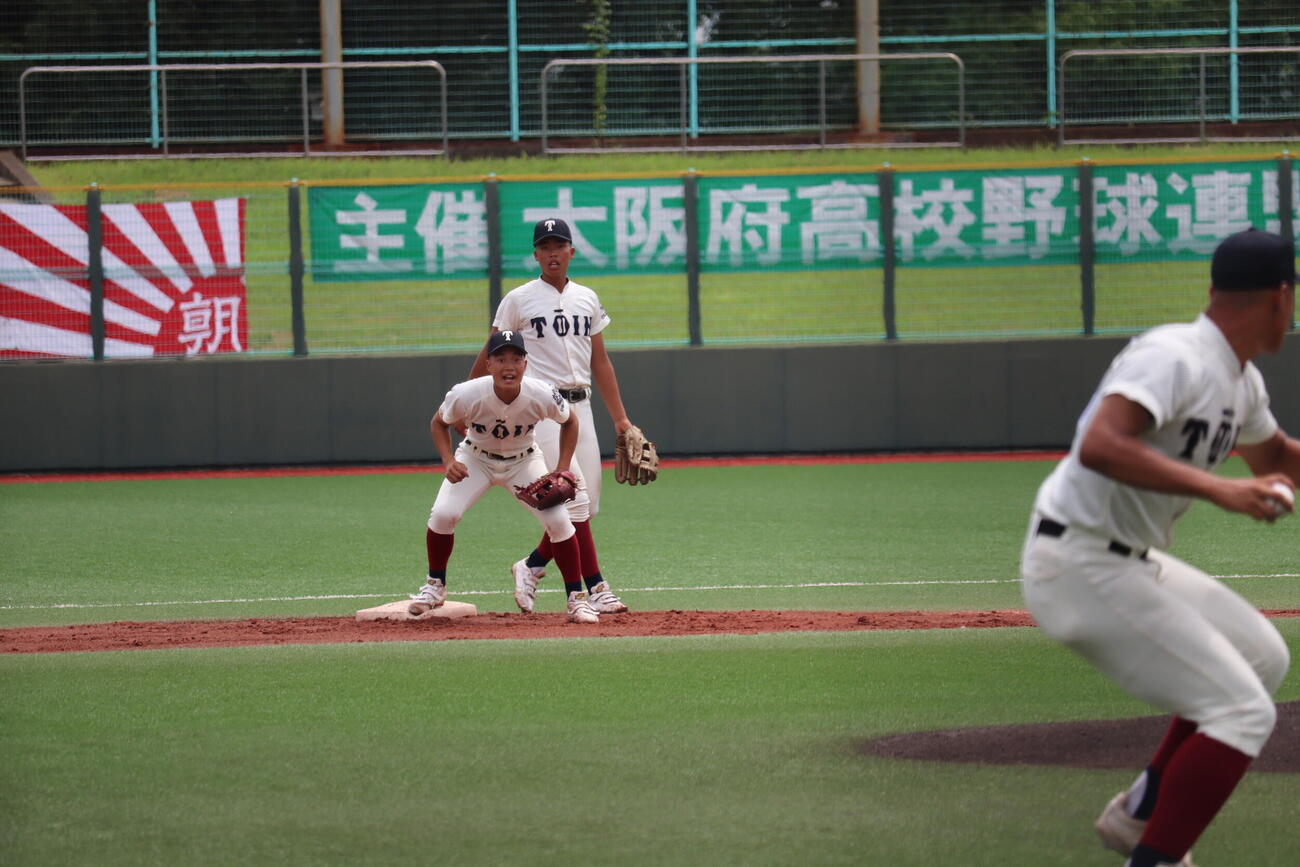 汎愛対大阪桐蔭　試合前ノックを行う大阪桐蔭ナインら（撮影・佐藤妙月）