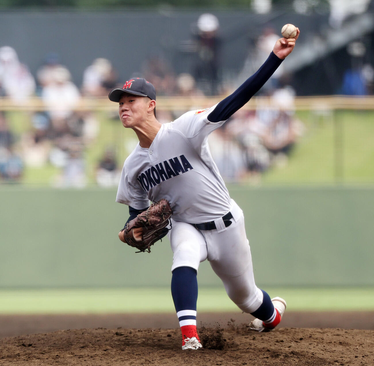 横浜対東海大相模　横浜先発の小林鉄三郎（撮影・宮地輝）