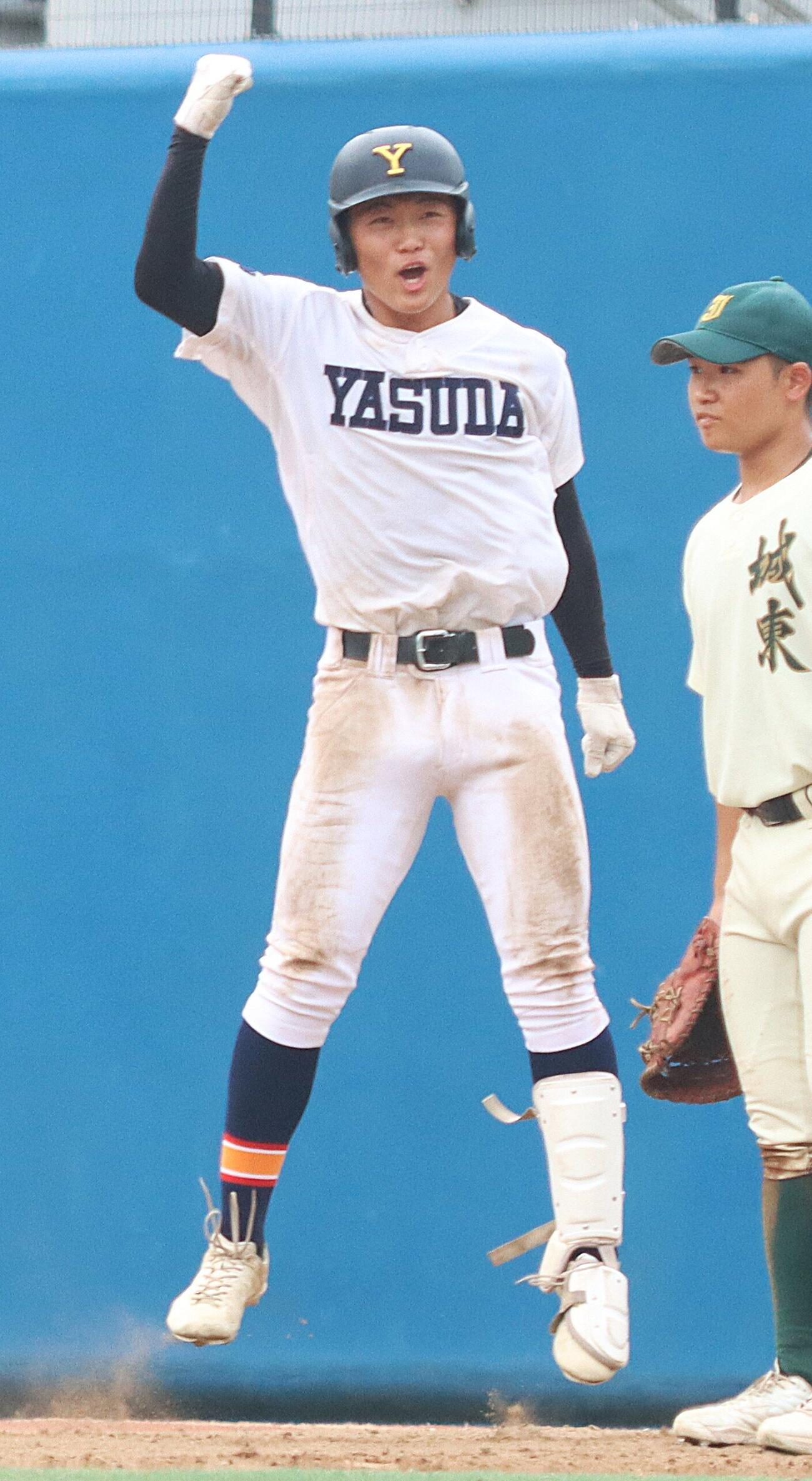 第108回全国高校野球東東京大会　4回戦　城東対安田学園　勝ち越し打を放った安田学園・渡辺憲心（撮影・栗林真菜）