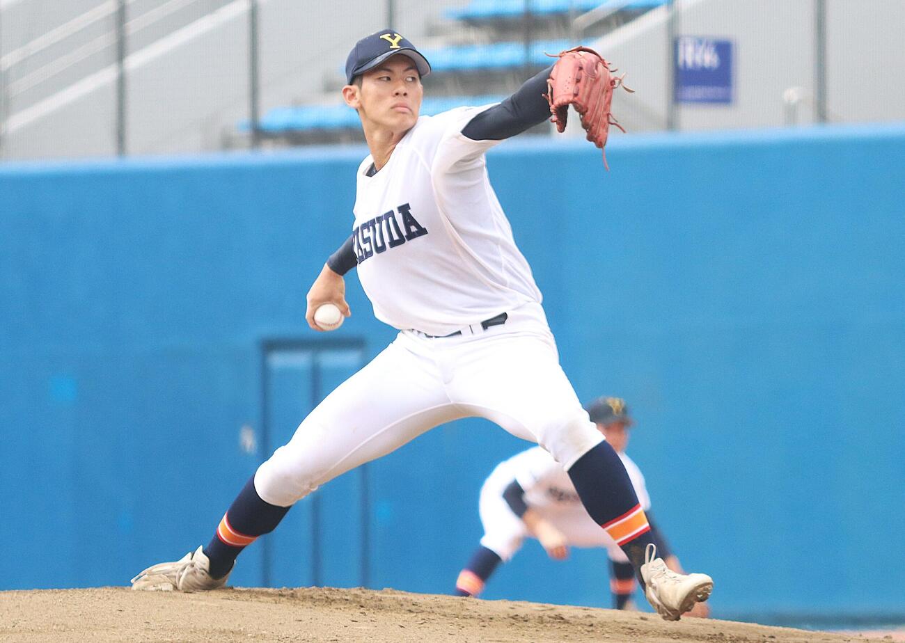 第108回全国高校野球東東京大会　4回戦　城東対安田学園　先発した安田学園・佐原丈慈　投球（撮影・栗林真菜）