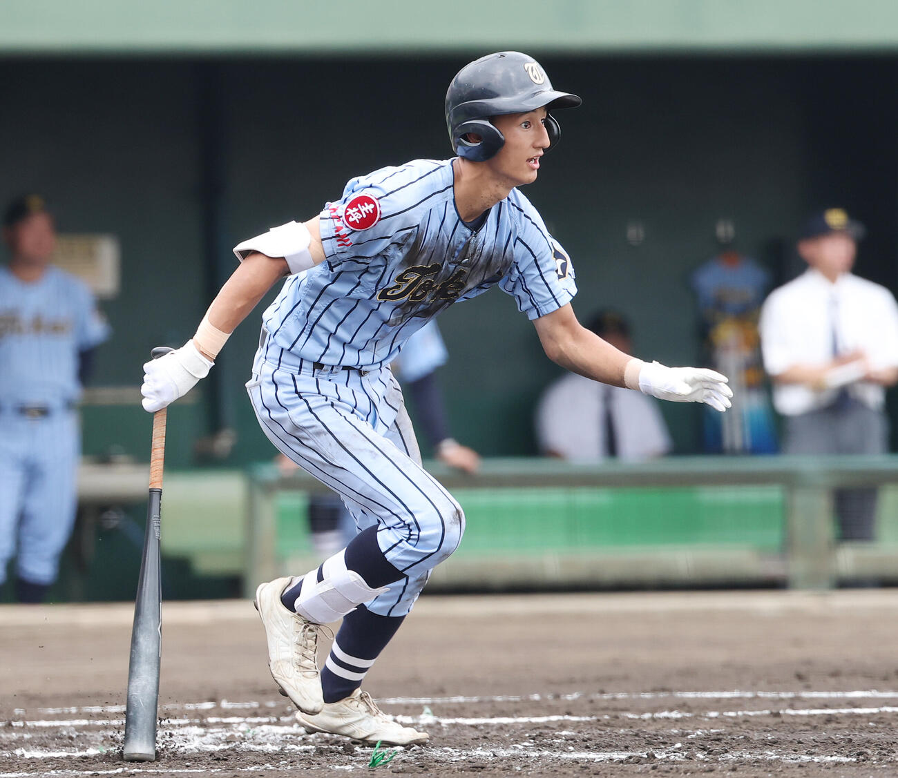 横浜対東海大相模　1回裏東海大相模2死、右飛に倒れる安嶋浬久（撮影・宮地輝）