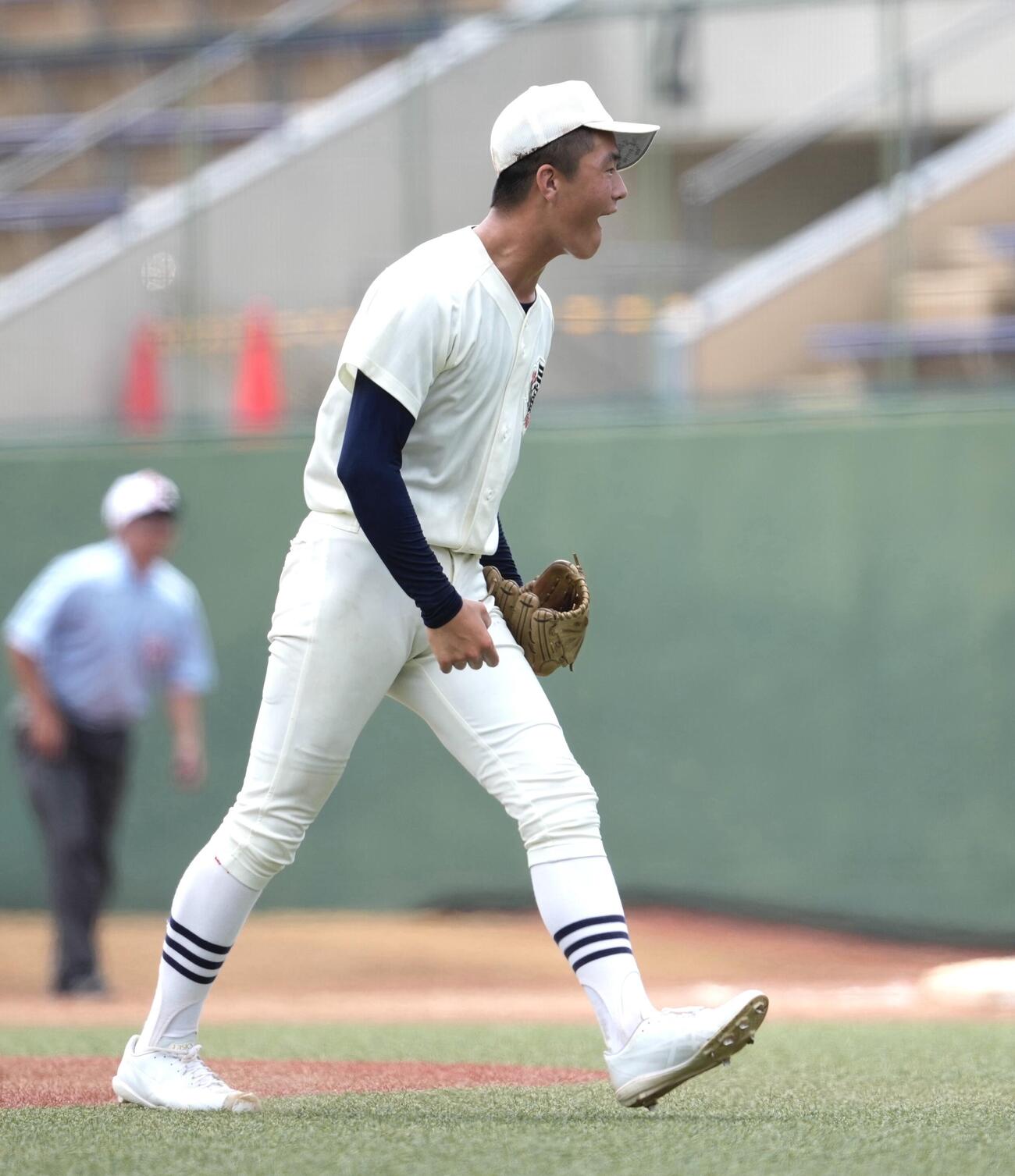 日大三対世田谷学園　世田谷学園に勝利し喜ぶ日大三・山口宗也（撮影・小島史椰）