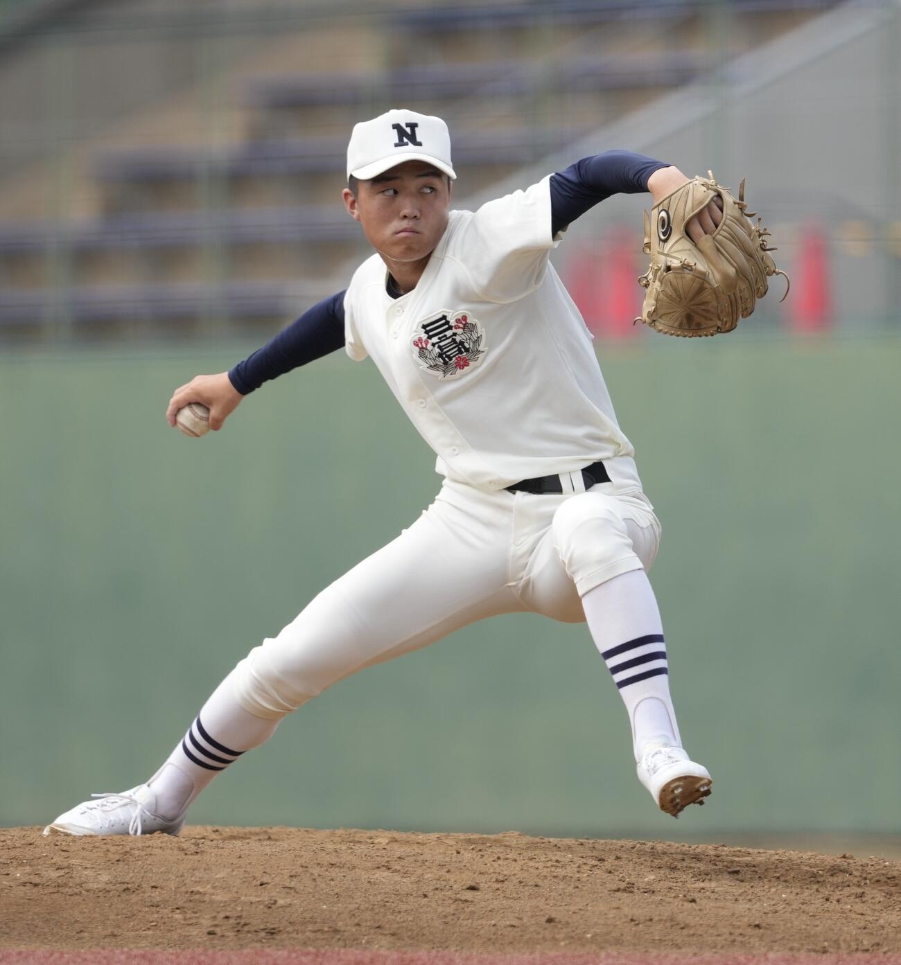 日大三対世田谷学園　4回裏途中から登板し力投する日大三・山口宗也（撮影・小島史椰）