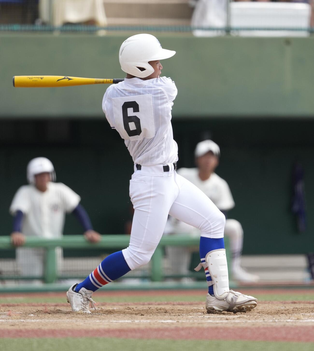 日大三対世田谷学園　2回裏世田谷学園2死二塁、適時打を放つ三枝功季（撮影・小島史椰）