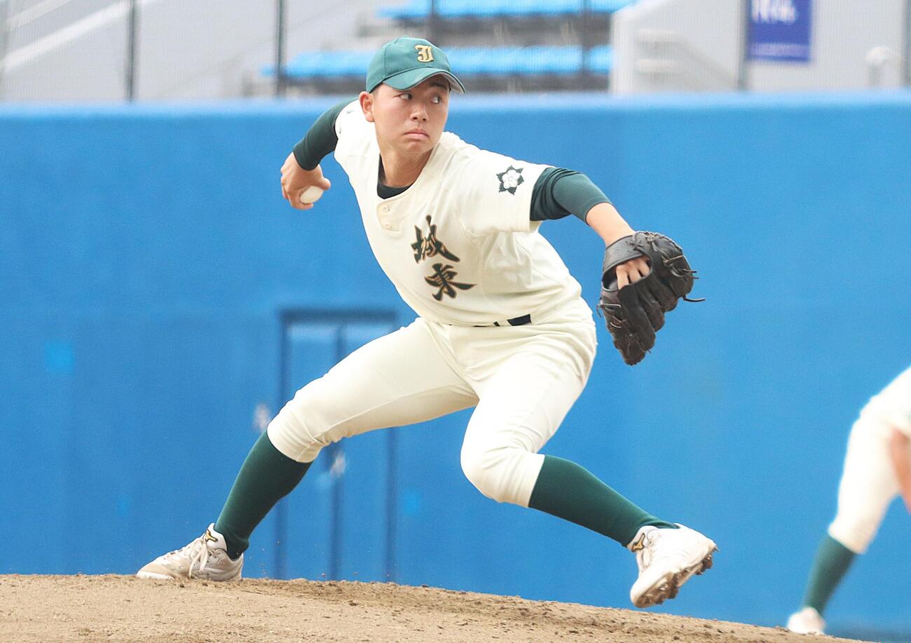 城東対安田学園　先発した城東・下村佑介（撮影・栗林真菜）