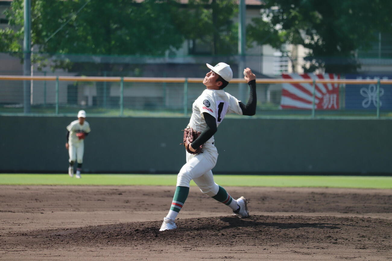 田辺工戦で完投勝利を飾った市和歌山・丹羽涼介（撮影・佐藤妙月）