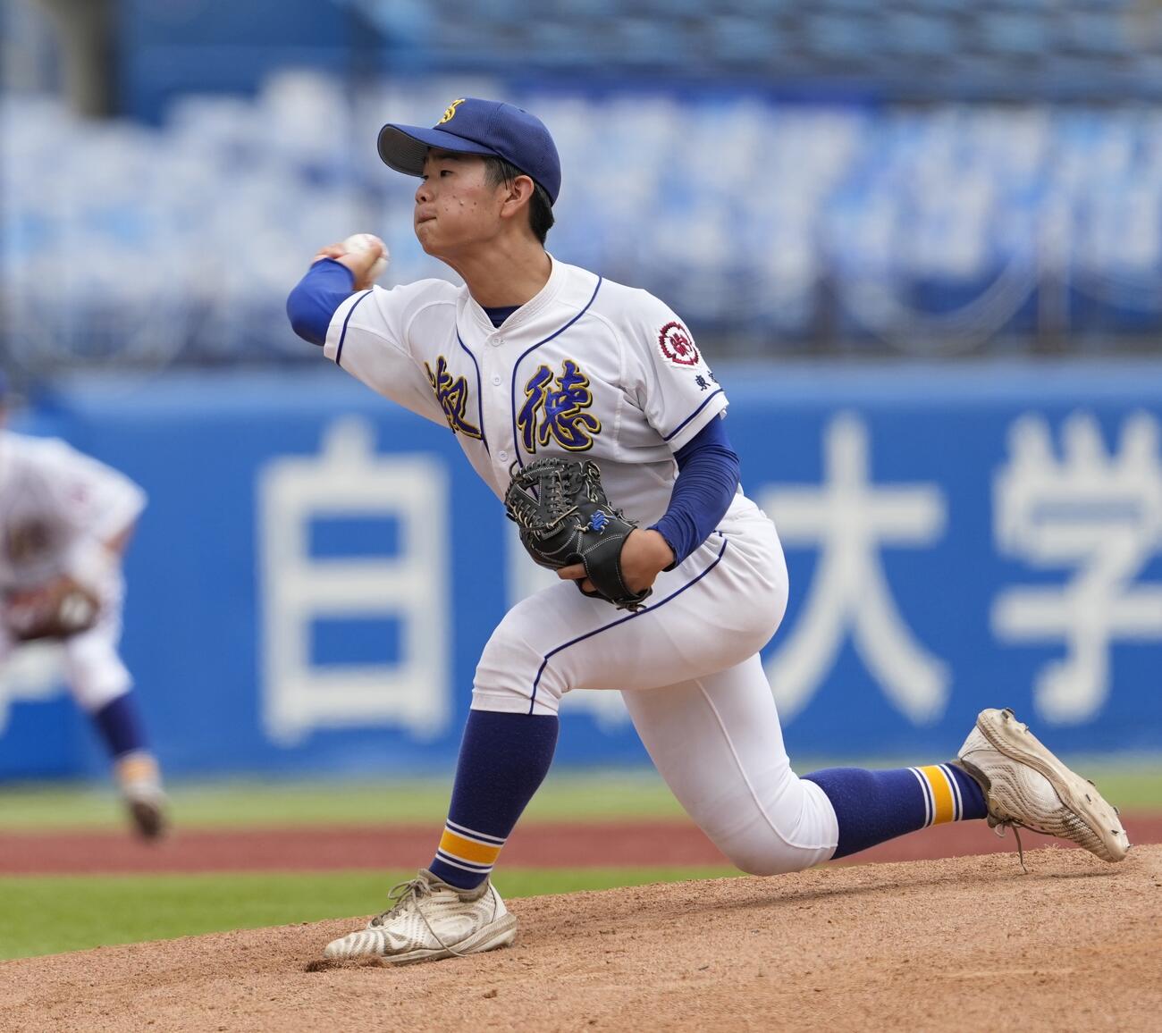 淑徳対芝浦工大付　力投する先発の淑徳・渡辺皆地（撮影・小島史椰）